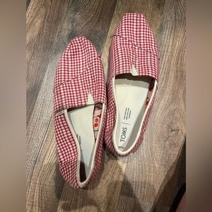Checkered toms